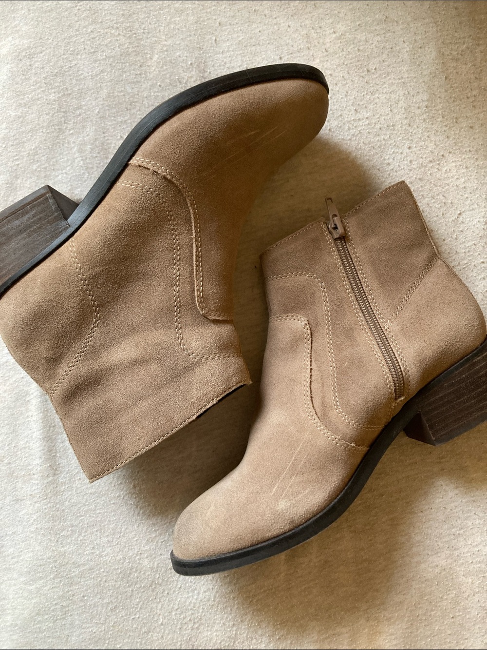 Gibson Latimer Beige Suede Ankle Booties Block Heel Women's Size 7